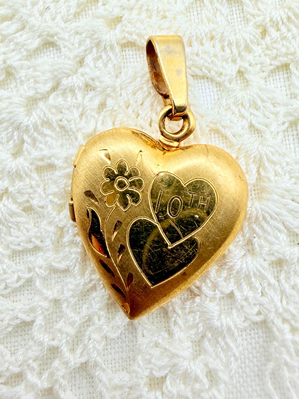 Vintage 1980 Gold Filled Floral Heart Locket